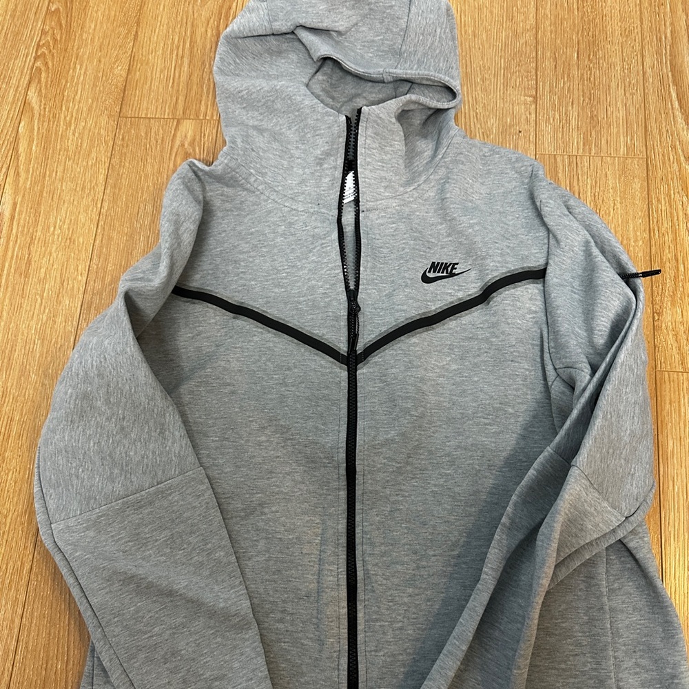 Nike Men's Gray Tech Fleece Jacket